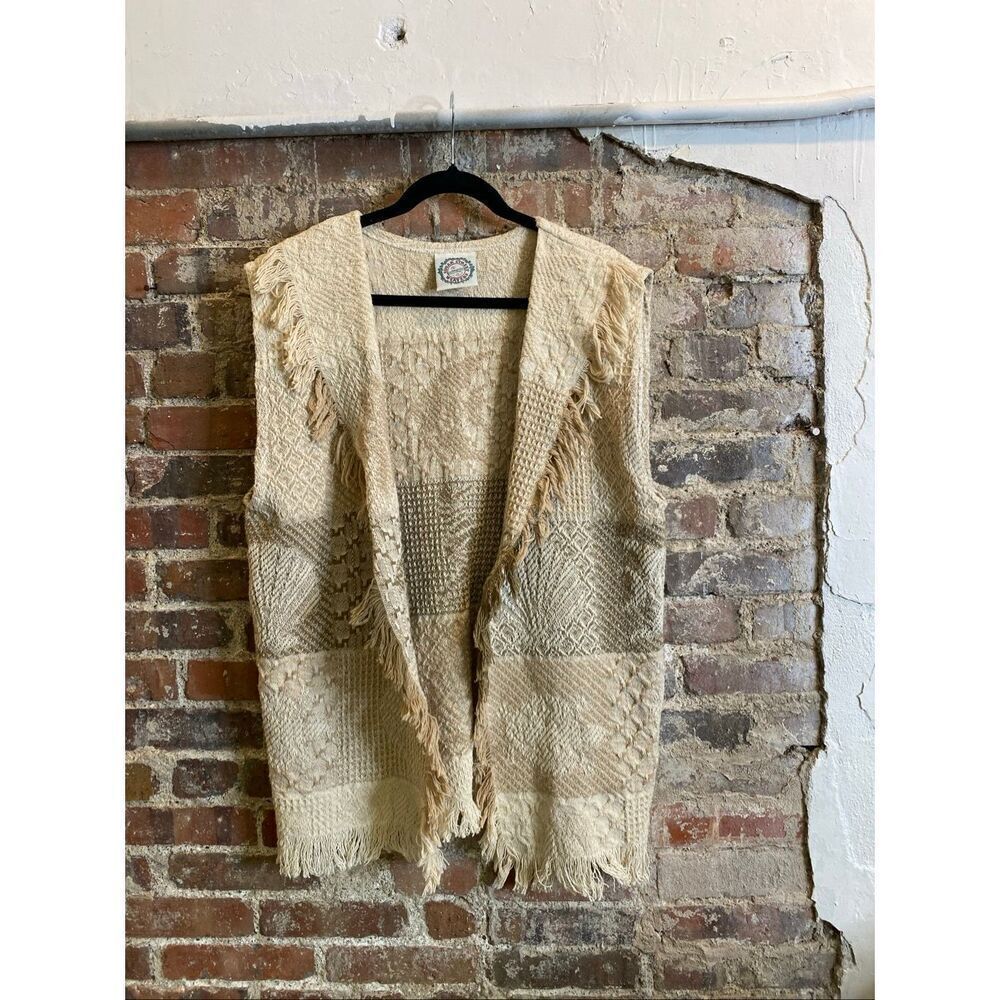 SUGAR STREET WEAVER • Beige/Tan/Cream Woven 100% Cotton Beach Theme Fringe Sleev